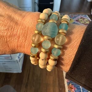 A beautiful bracelet that can worn alone, with two or with three together!! New!